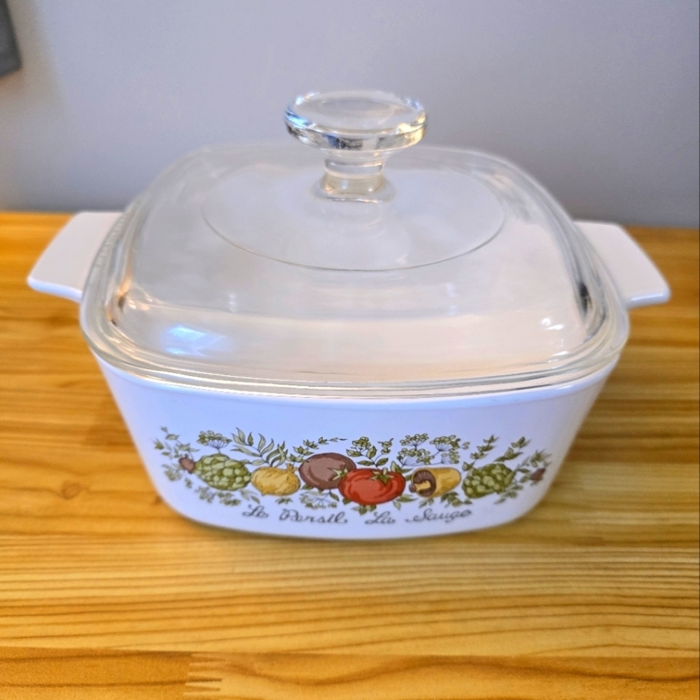 Corningware 1 1/2 qt Dish with Pyrex Lid